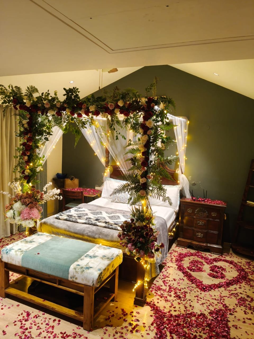 Intimate Romantic Room Rose Gold Canopy Setup (Design #18) - Love & Romantic in Gurugram