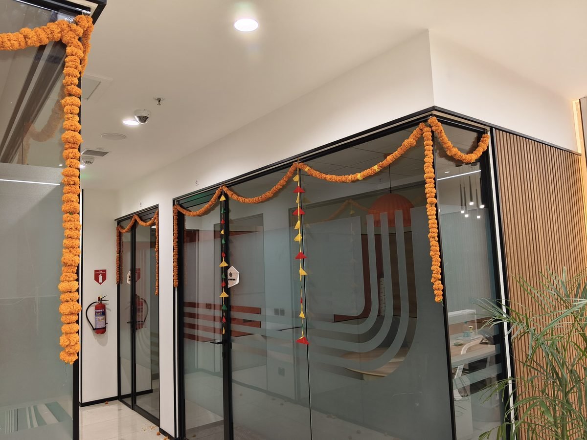 Corporate Milestone & Office Metallic Chrome Pillar Columns (Design #38) - Corporate & Business in Gurugram