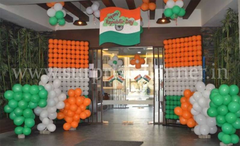 Patriotic Tri-Color Chrome Finish Pillar Columns (Design #18) - Festivals in Gurugram